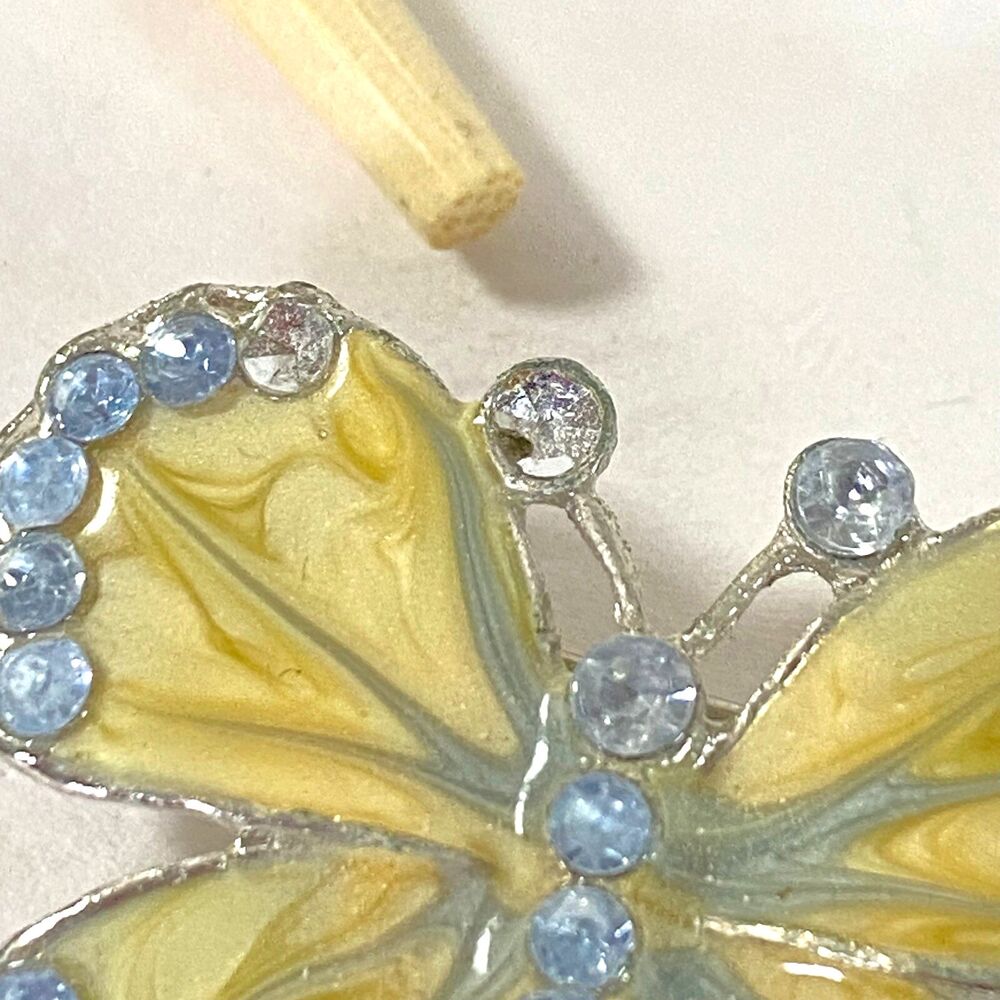Butterfly Brooch Vintage 1980s Baby Blue Gems Cream Silver Tone Flaws - Picture 4 of 6
